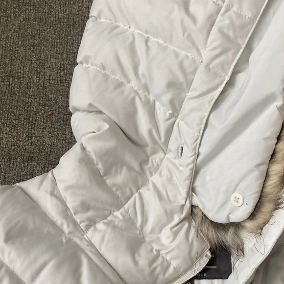 Eddie Bauer XXL Women's White Quilted Vest with Faux Fur Trim - Picture 5 of 12